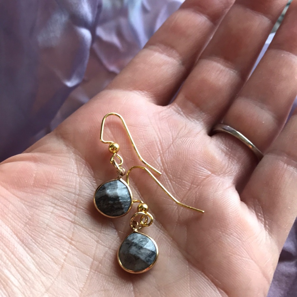 Dangle earrings - Picture 3 of 3